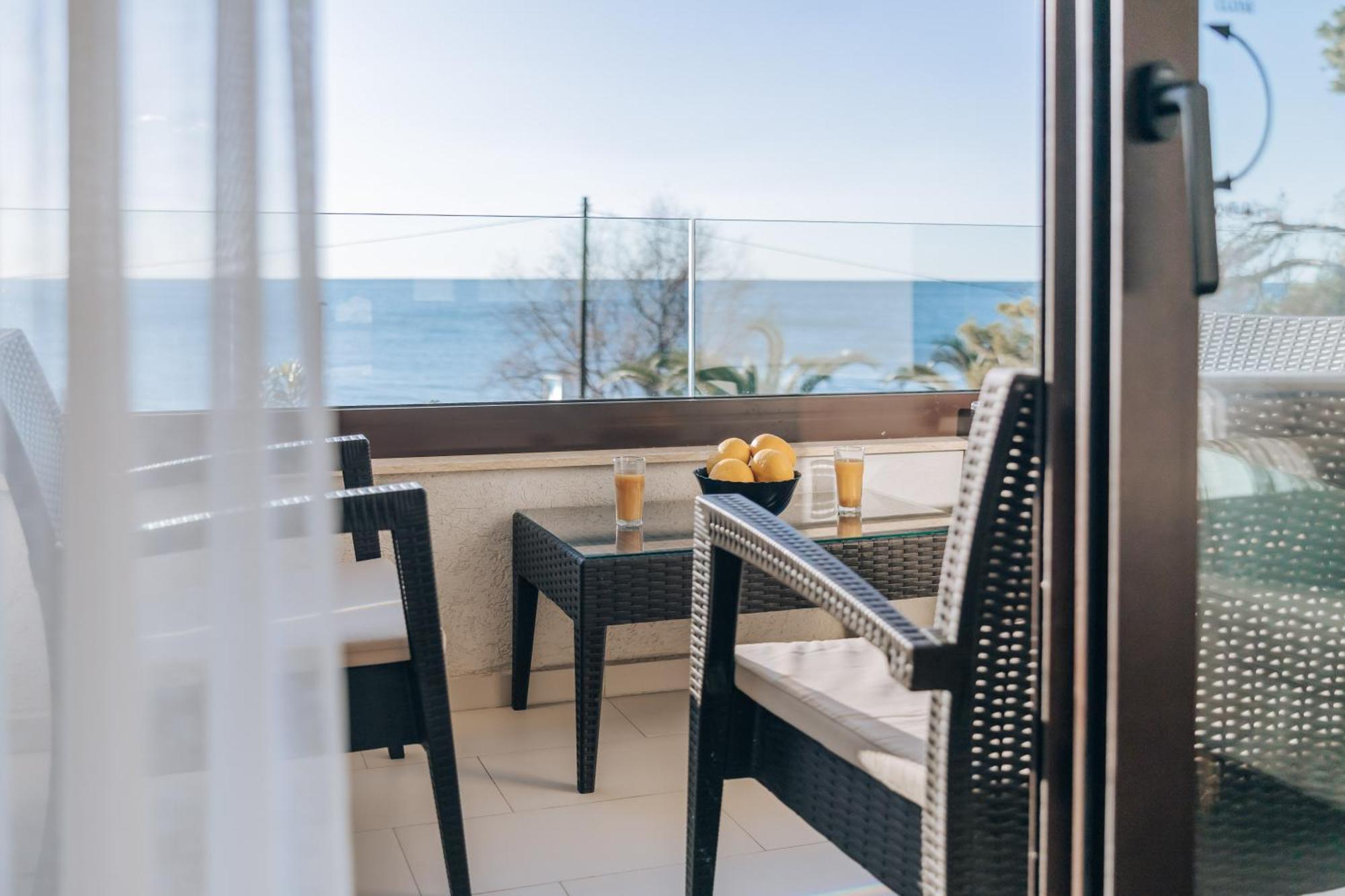 Apartments Kuce Lekovica Beach & Snack Bar- Bistro الغرفة الصورة