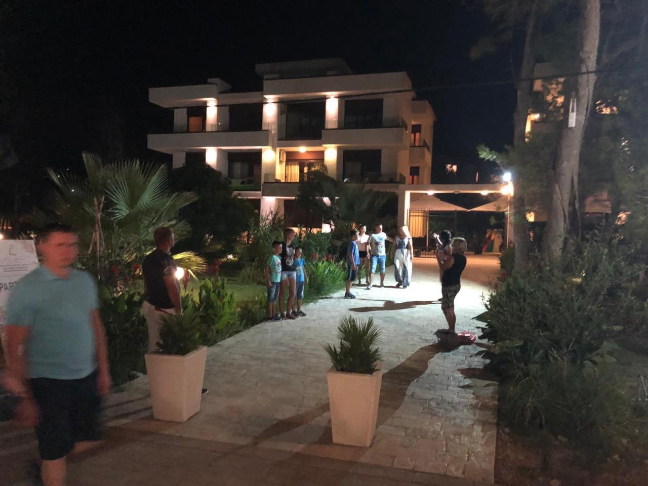 Apartments Kuce Lekovica Beach & Snack Bar- Bistro المظهر الخارجي الصورة